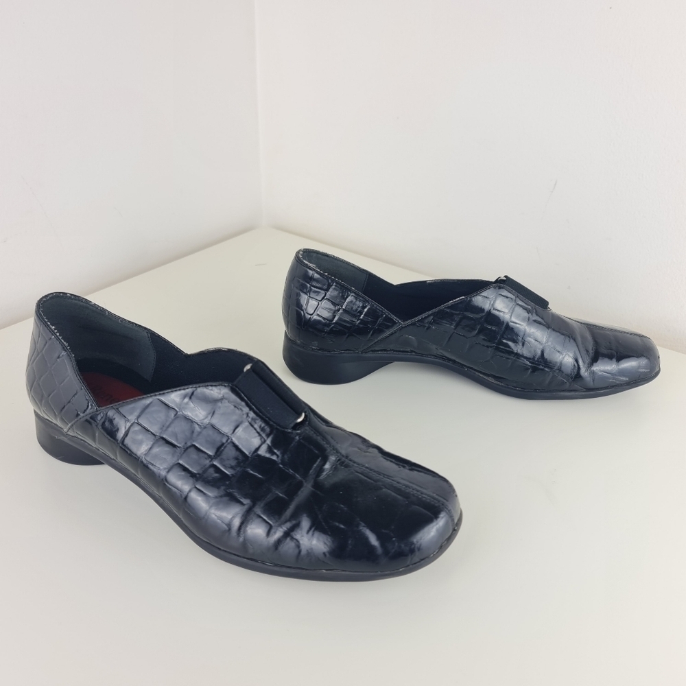 J.Renee women loafers black size 8.5M leather Croc Patent